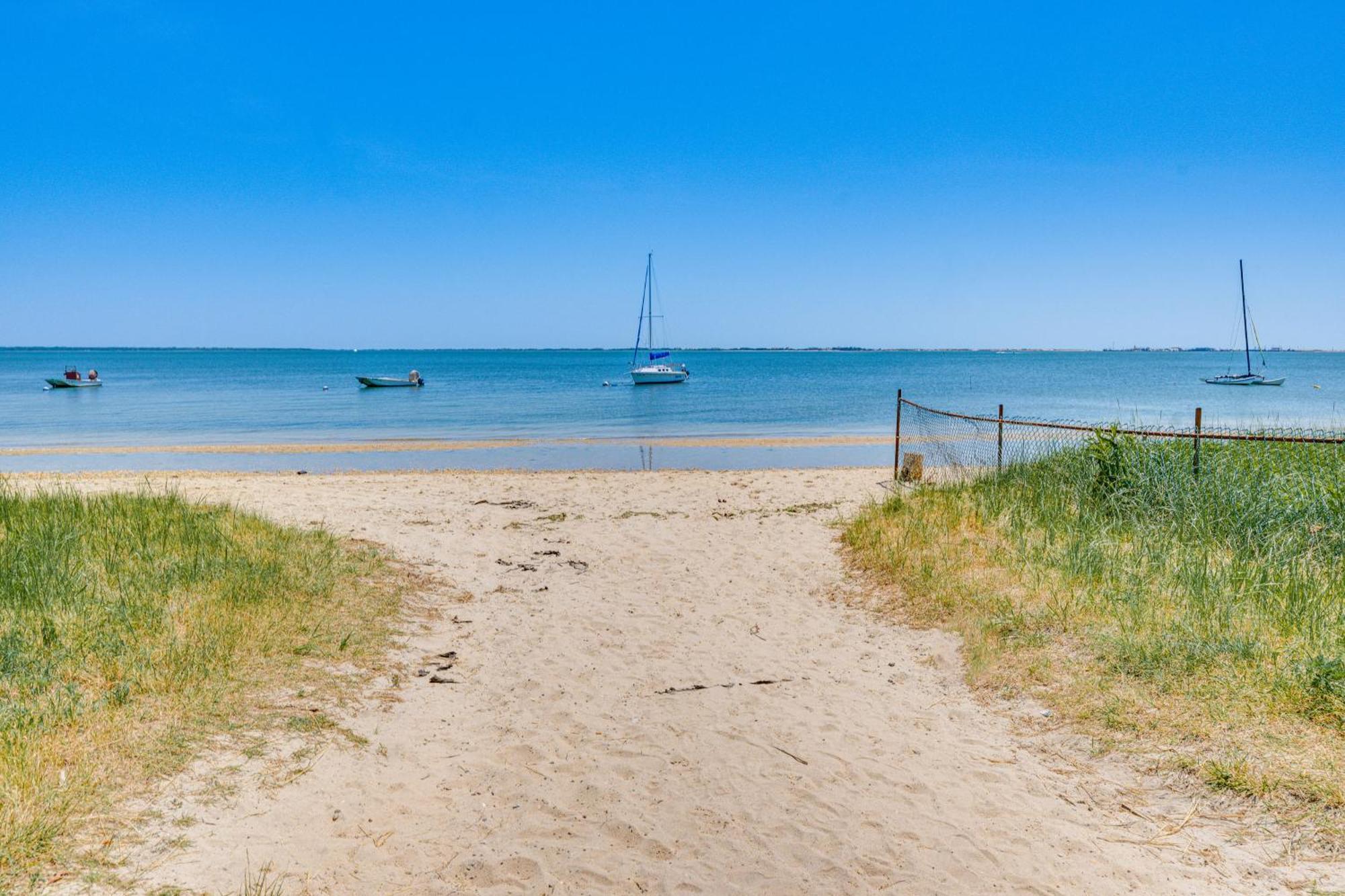 Distinctive Hamptons Home With Pool Near Bay, Ocean Hampton Bays Ngoại thất bức ảnh